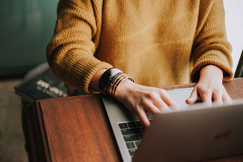 laptop-sweater-clm-images@2x
